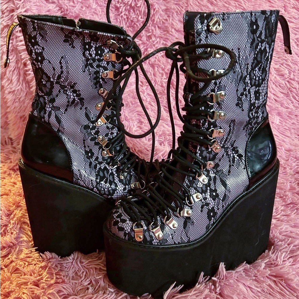 (SOLD ON DEPOP) Dolls kill house of widow haunted lace traitor platform boots